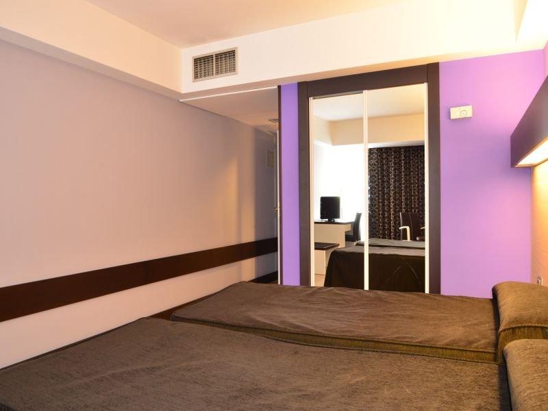 Hotel Ciudad De Логроньо Экстерьер фото