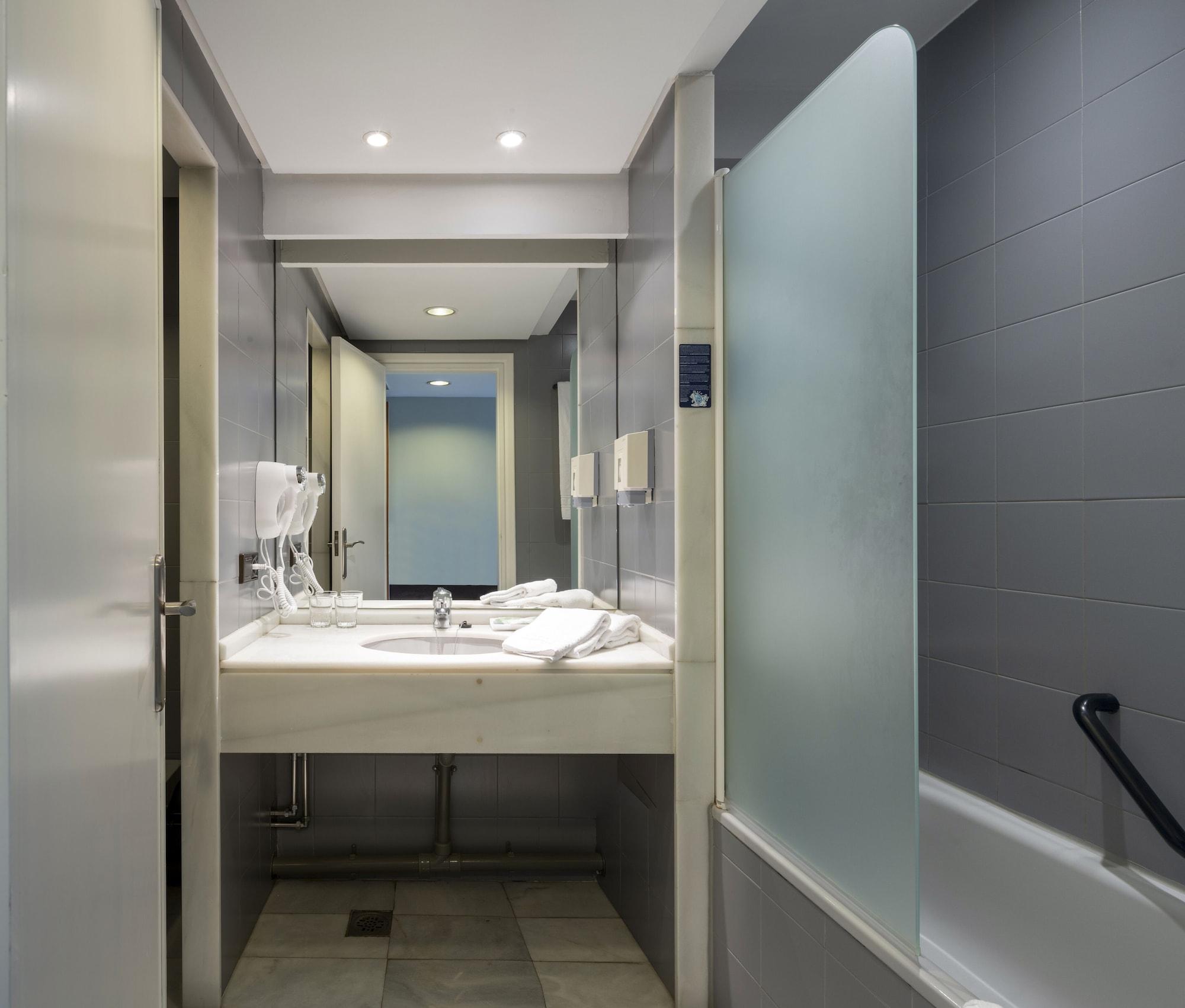 Hotel Ciudad De Логроньо Экстерьер фото