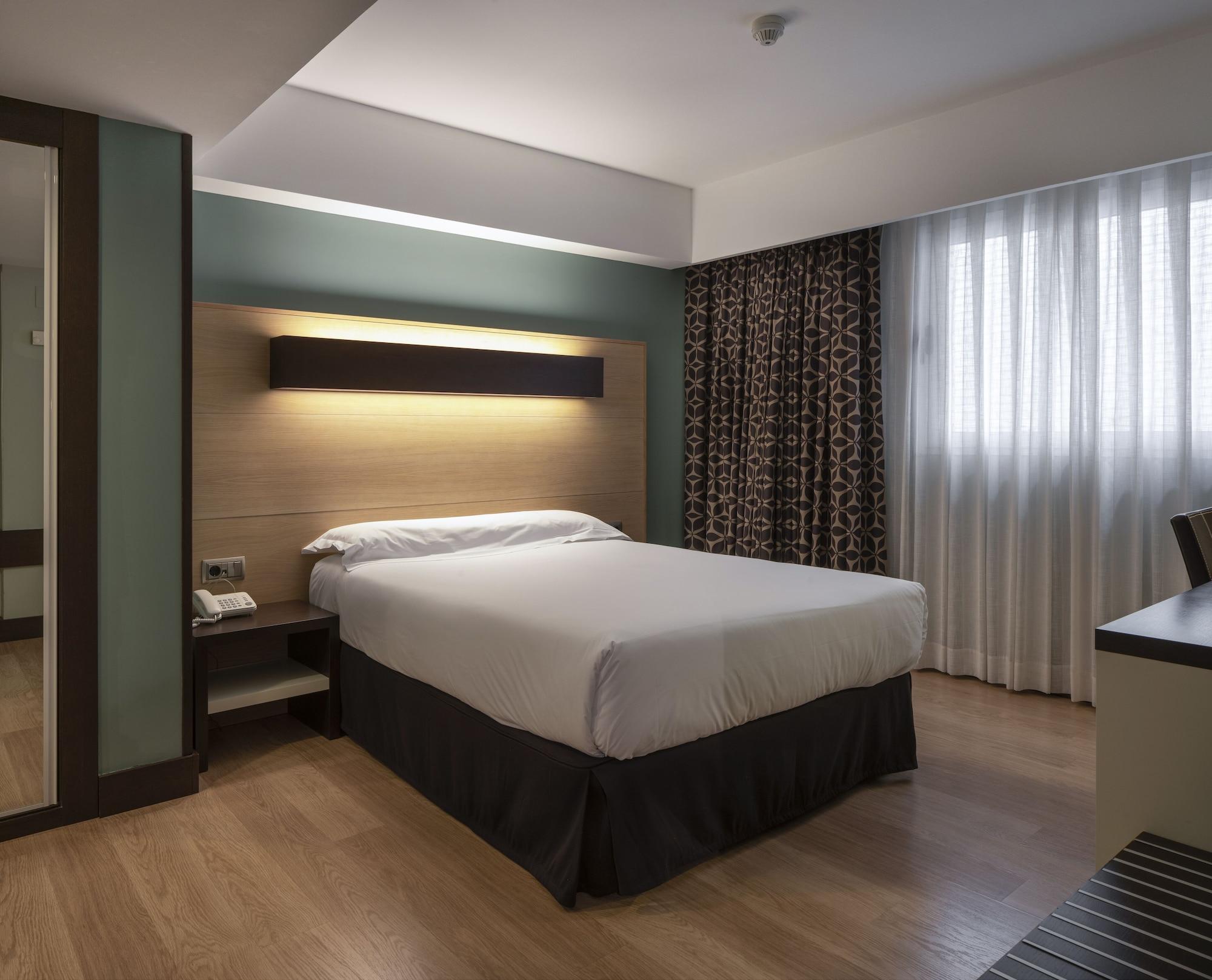 Hotel Ciudad De Логроньо Экстерьер фото