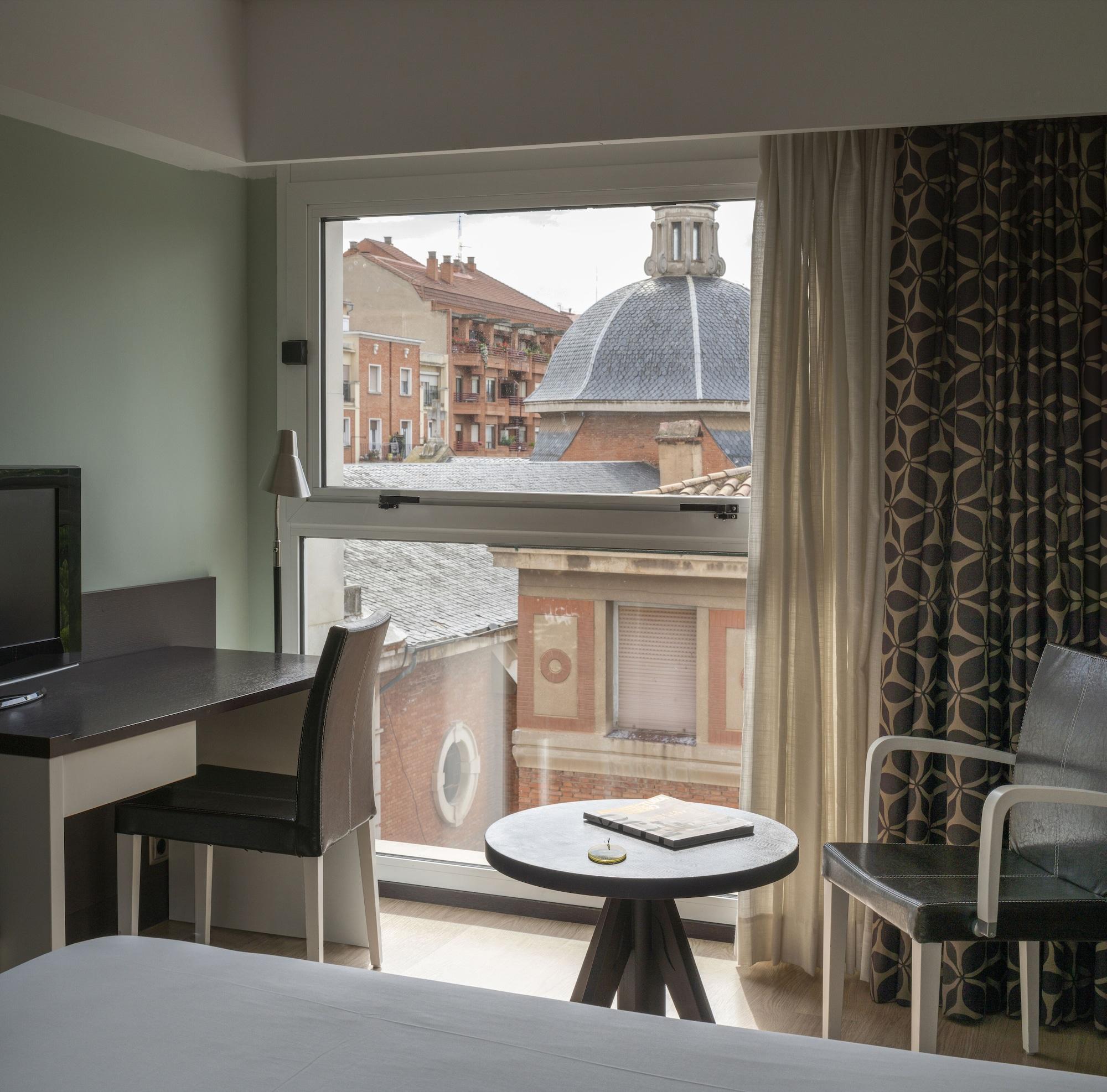 Hotel Ciudad De Логроньо Экстерьер фото