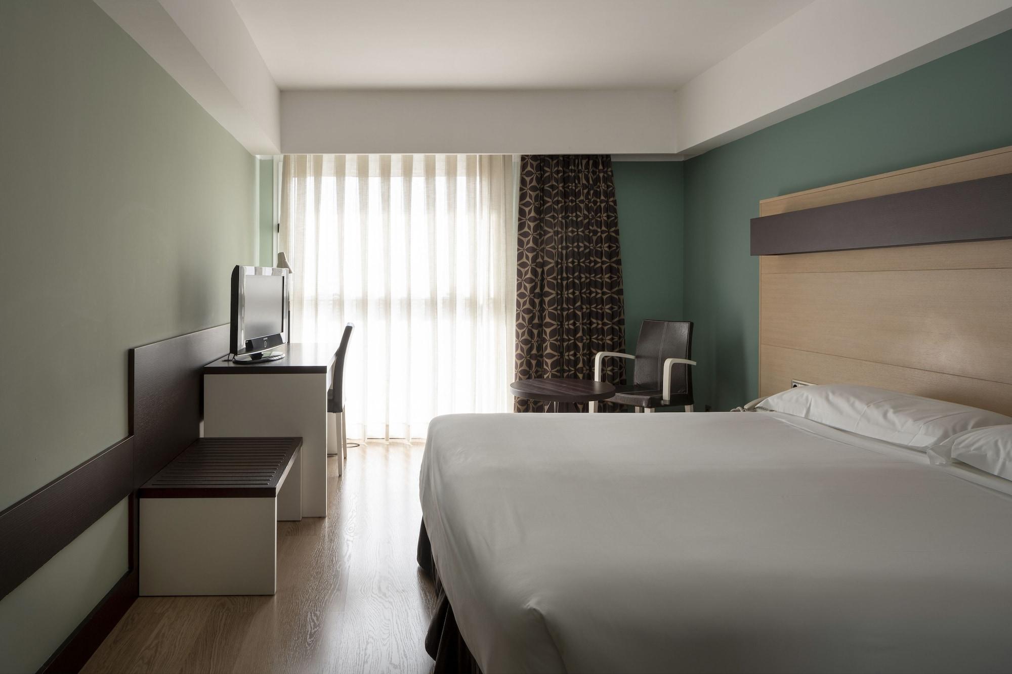 Hotel Ciudad De Логроньо Экстерьер фото