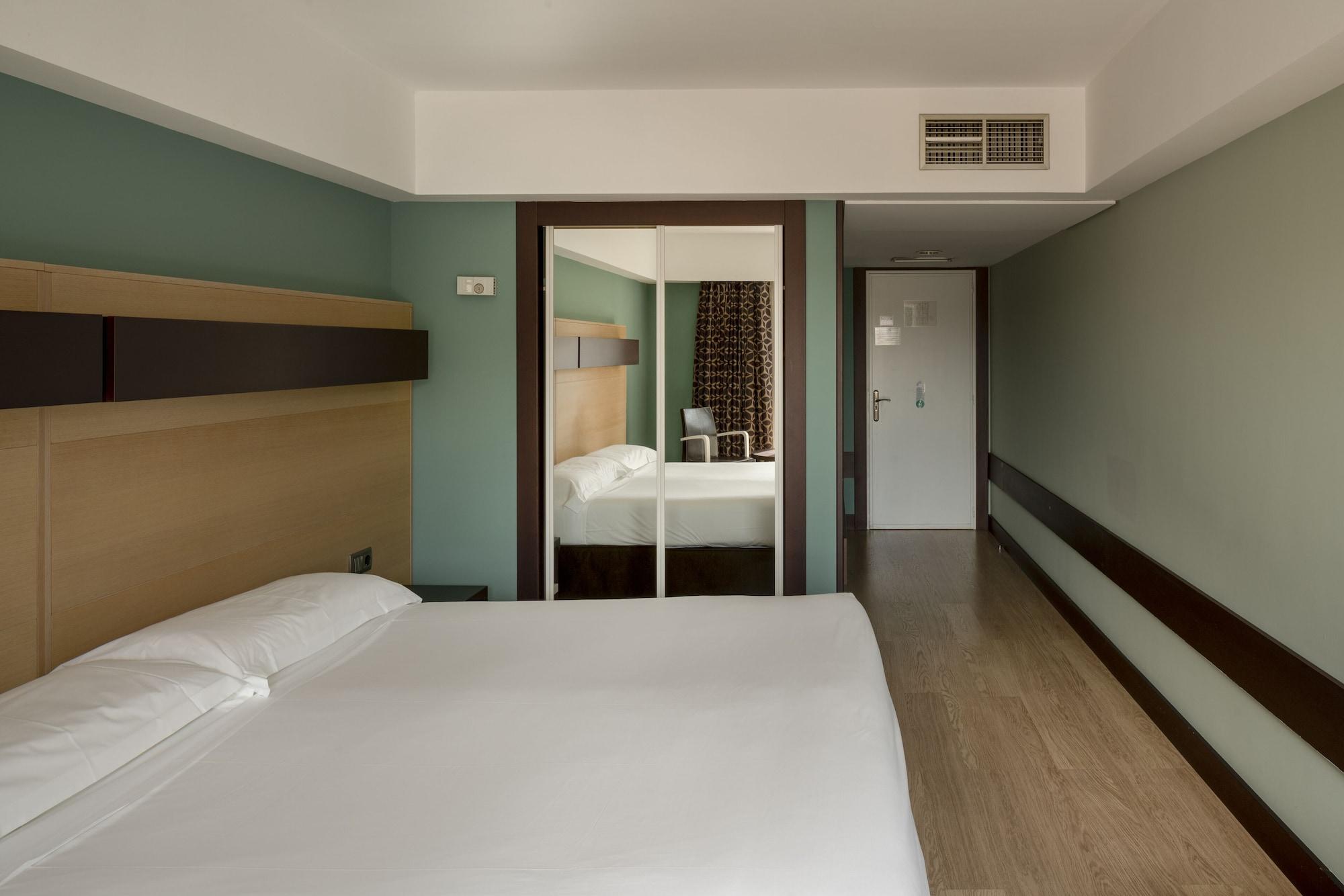 Hotel Ciudad De Логроньо Экстерьер фото