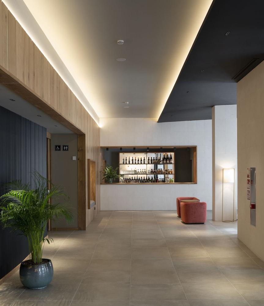 Hotel Ciudad De Логроньо Интерьер фото