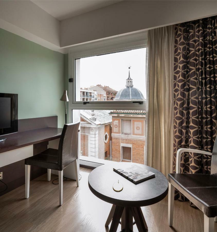 Hotel Ciudad De Логроньо Экстерьер фото