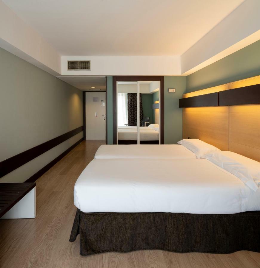 Hotel Ciudad De Логроньо Экстерьер фото